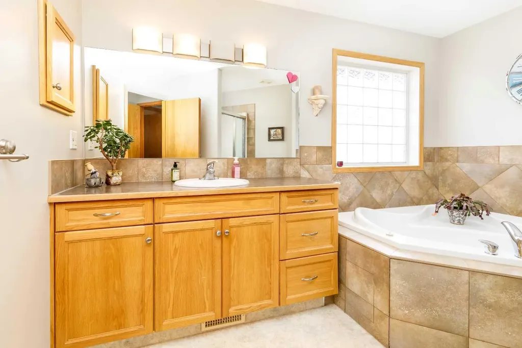 64 Lacey Close Red Deer AB T4R 3R7