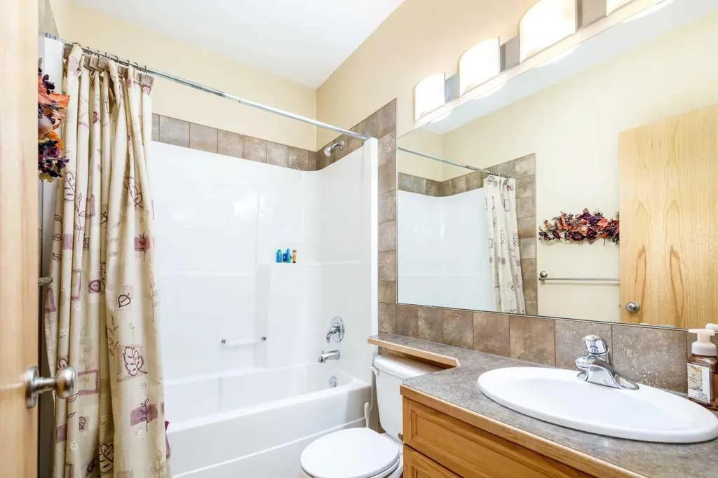 64 Lacey Close Red Deer AB T4R 3R7
