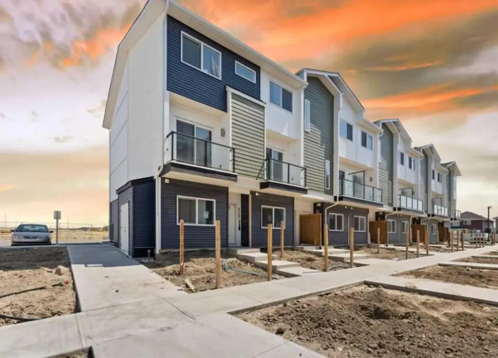 52 Red Sky Villas NE Calgary AB T3N1N3