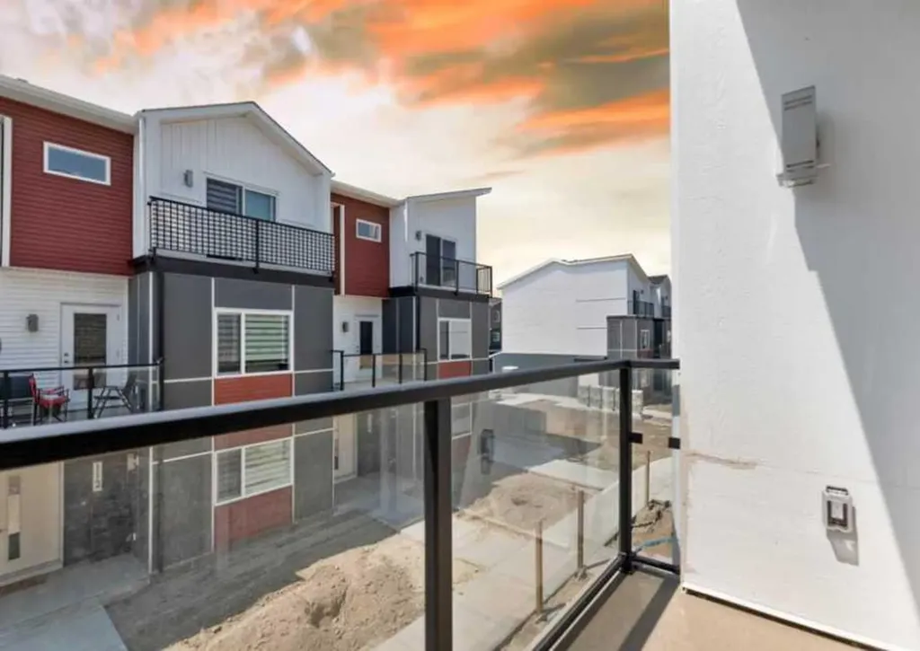 52 Red Sky Villas NE Calgary AB T3N1N3