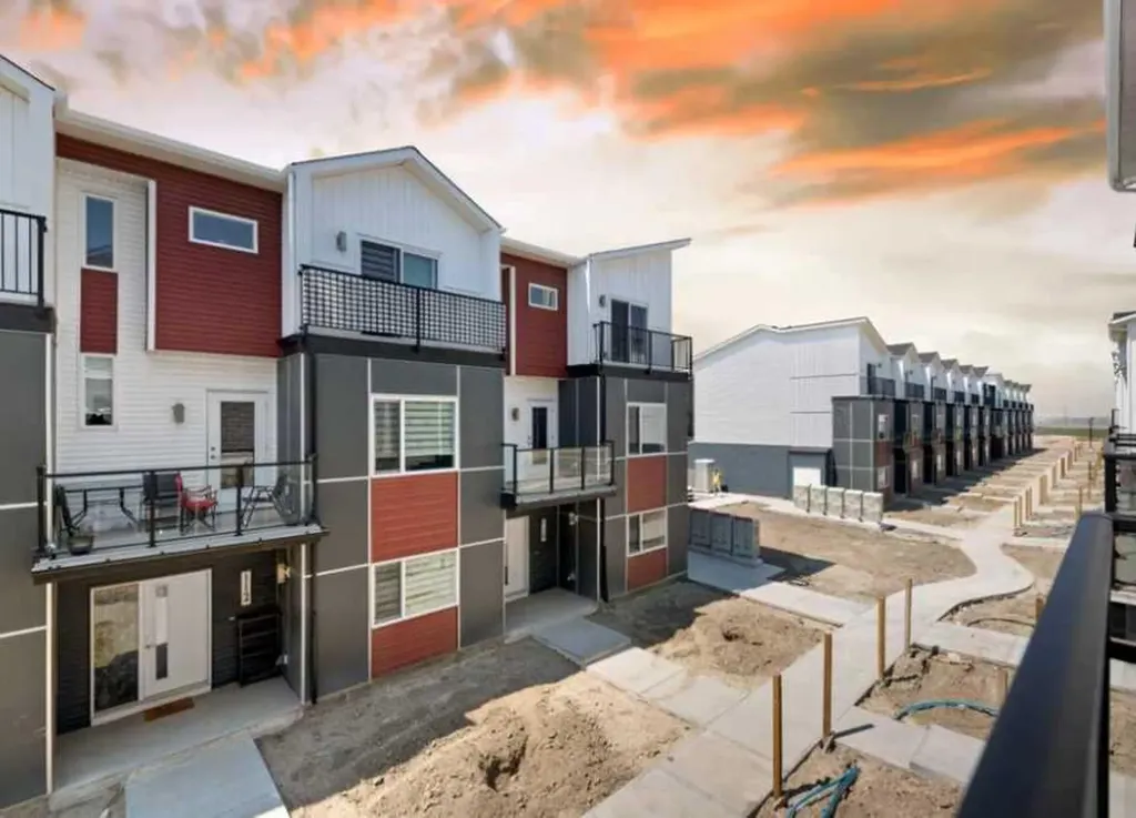 52 Red Sky Villas NE Calgary AB T3N1N3