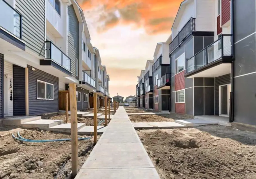 52 Red Sky Villas NE Calgary AB T3N1N3