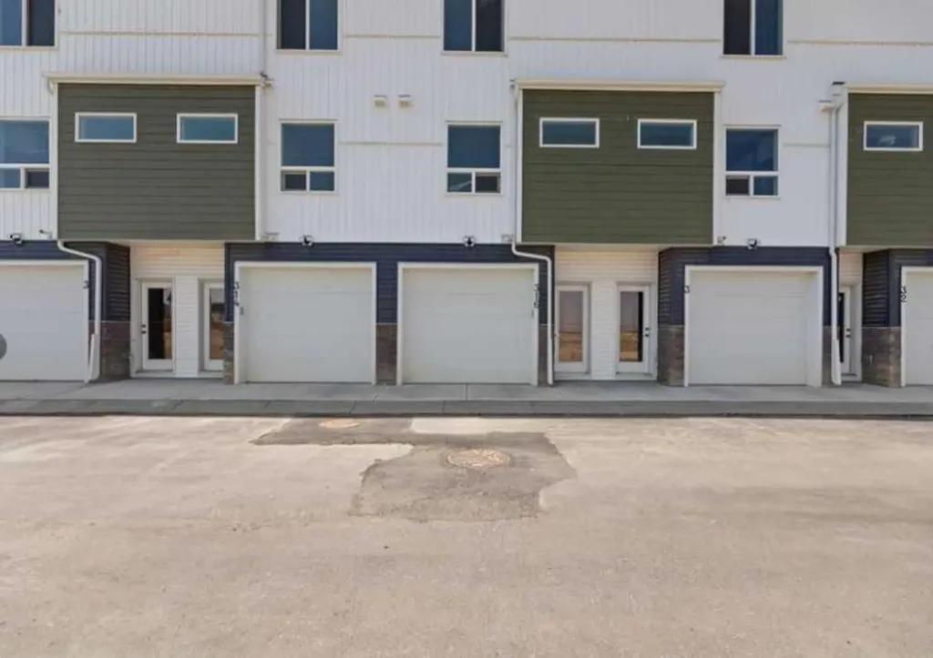52 Red Sky Villas NE Calgary AB T3N1N3