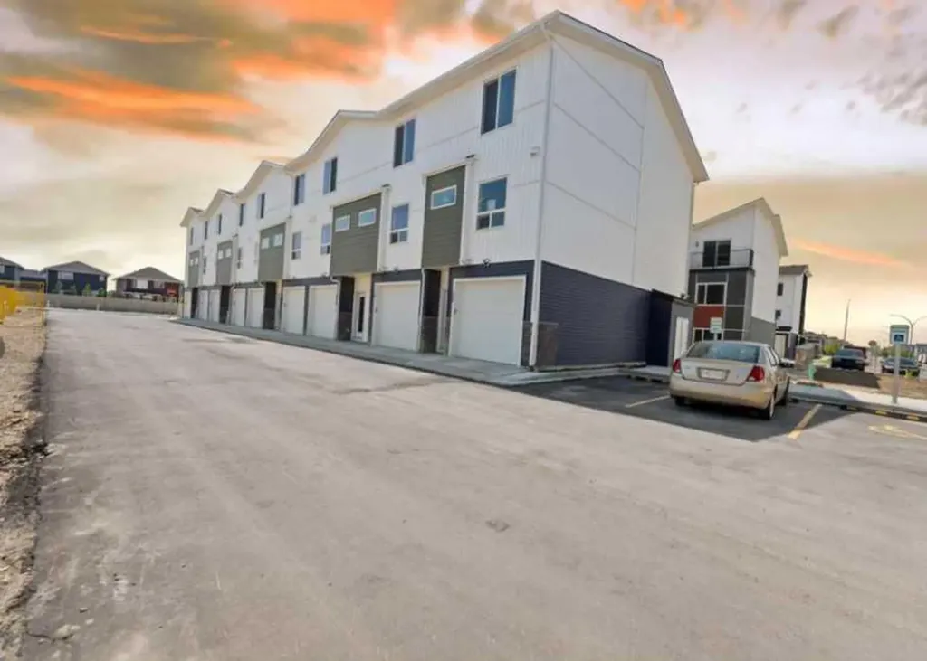 52 Red Sky Villas NE Calgary AB T3N1N3