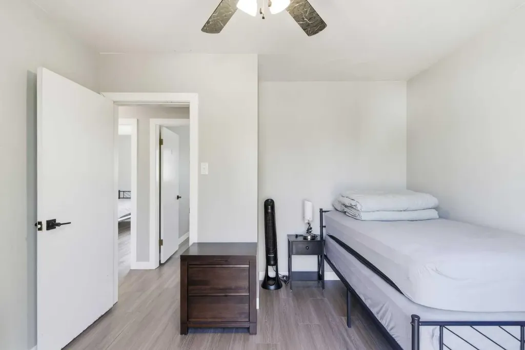 173 Gordon Drive SW Calgary AB T3E 5B1