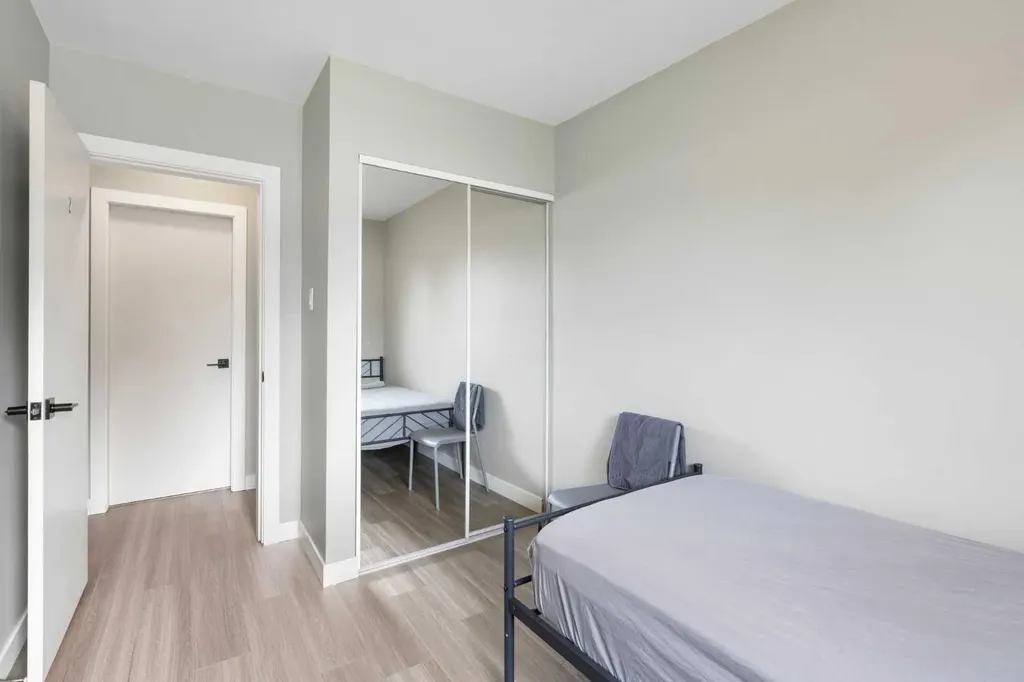 173 Gordon Drive SW Calgary AB T3E 5B1