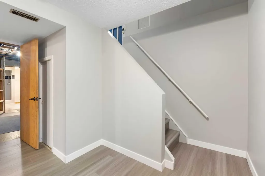 173 Gordon Drive SW Calgary AB T3E 5B1