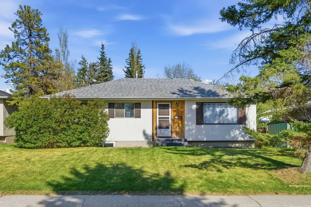 173 Gordon Drive SW Calgary AB T3E 5B1