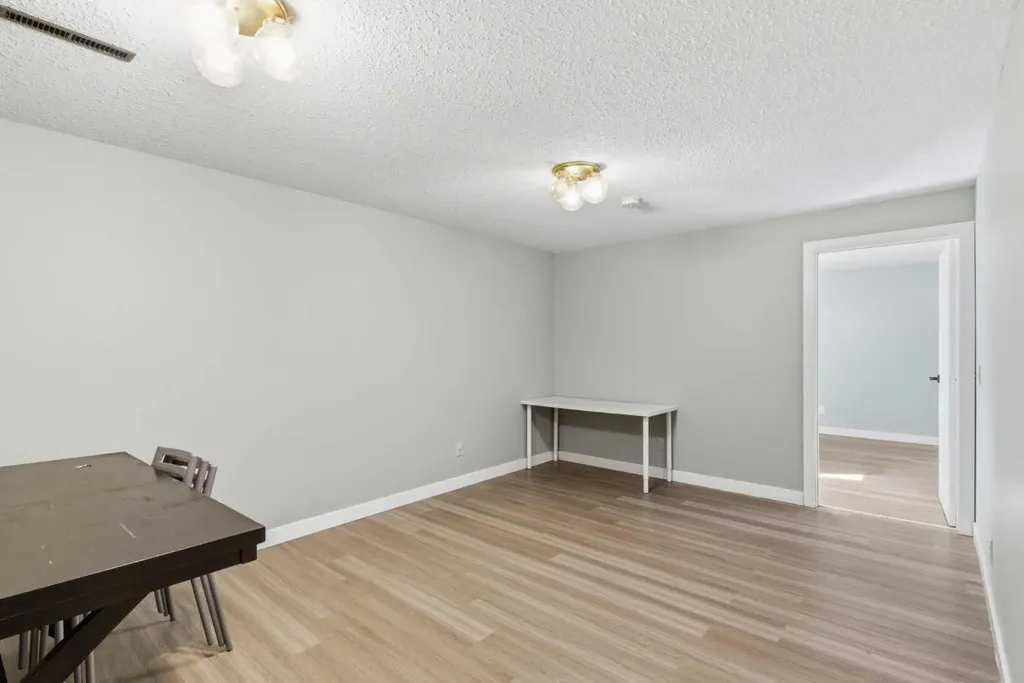 173 Gordon Drive SW Calgary AB T3E 5B1