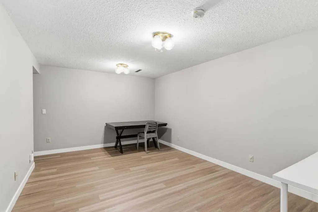 173 Gordon Drive SW Calgary AB T3E 5B1