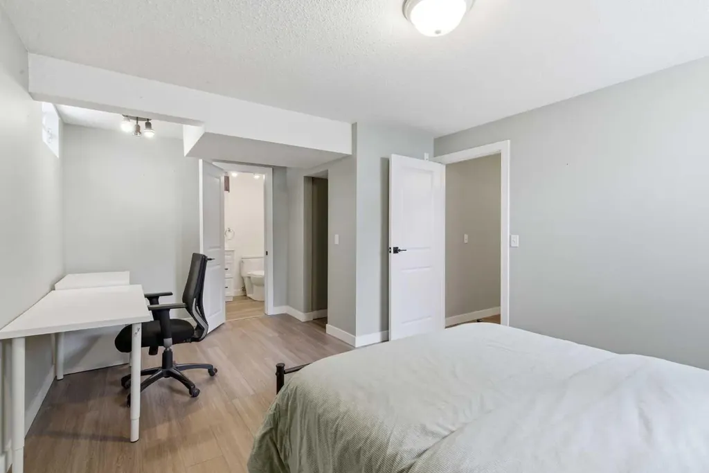 173 Gordon Drive SW Calgary AB T3E 5B1