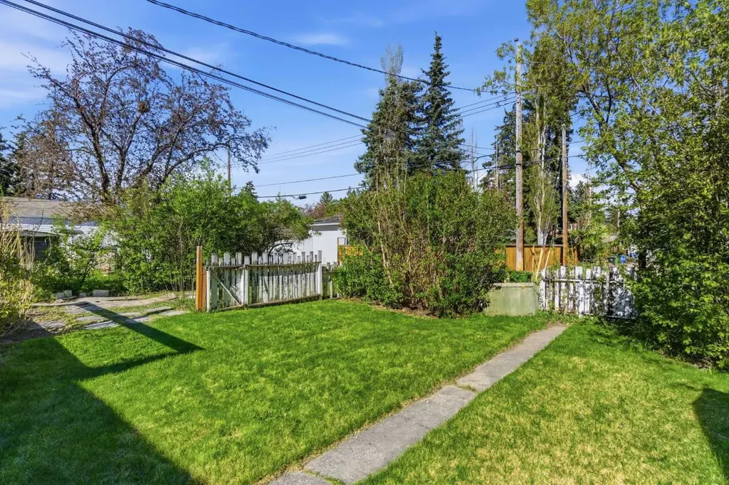 173 Gordon Drive SW Calgary AB T3E 5B1