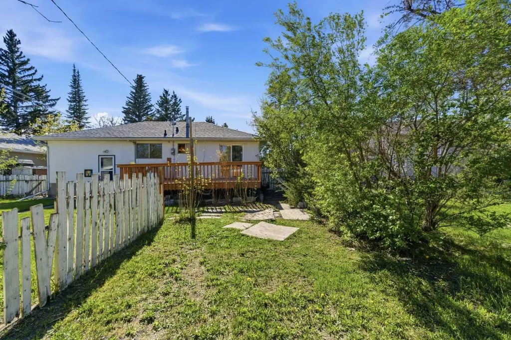 173 Gordon Drive SW Calgary AB T3E 5B1