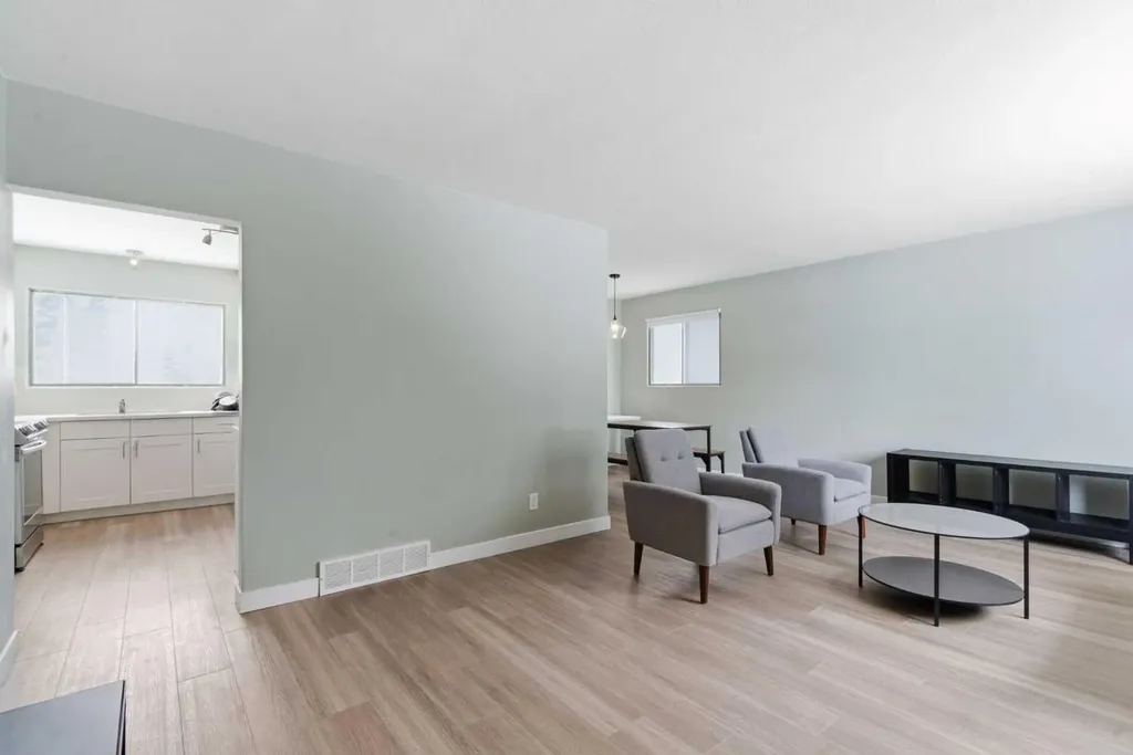 173 Gordon Drive SW Calgary AB T3E 5B1