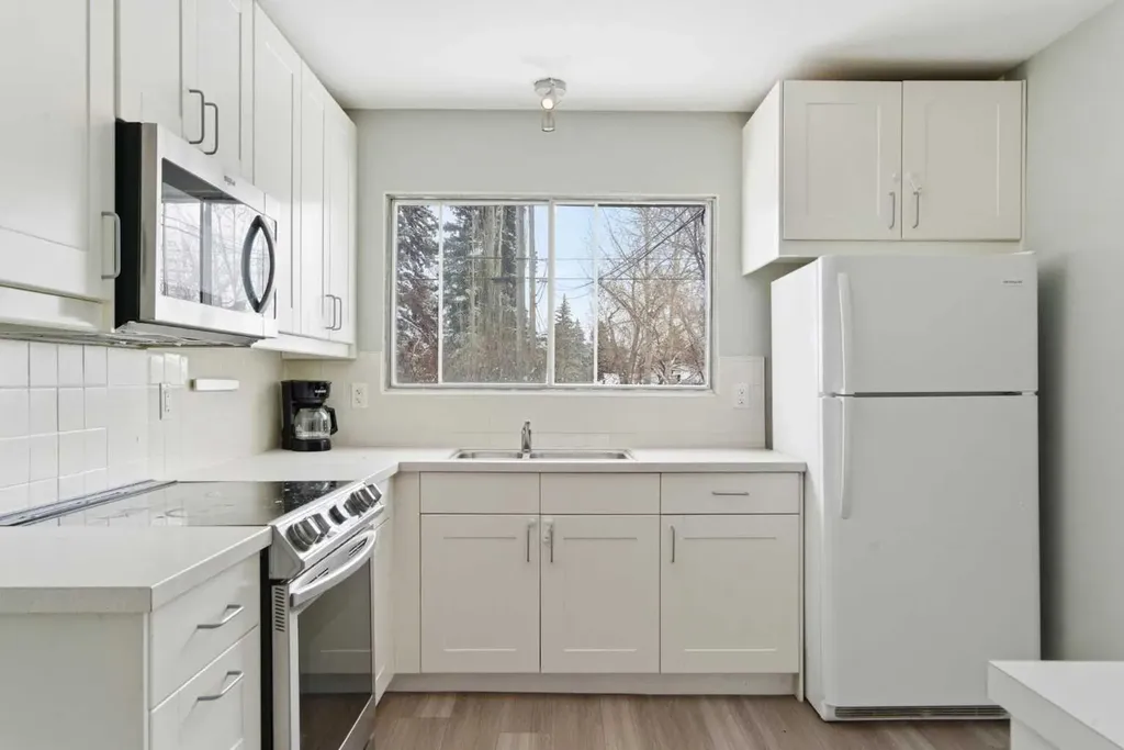 173 Gordon Drive SW Calgary AB T3E 5B1