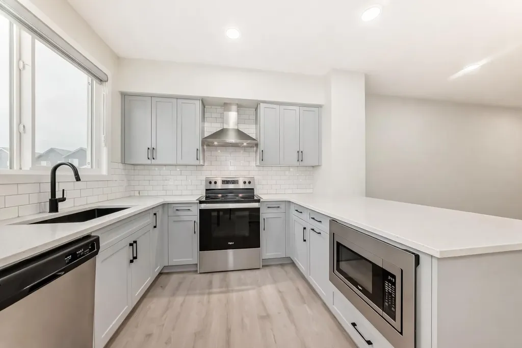 149 Lavender Manor SE Calgary AB T3S 0G7