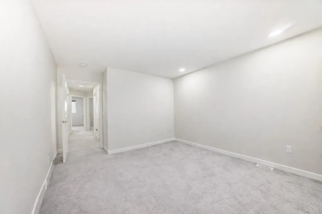 149 Lavender Manor SE Calgary AB T3S 0G7