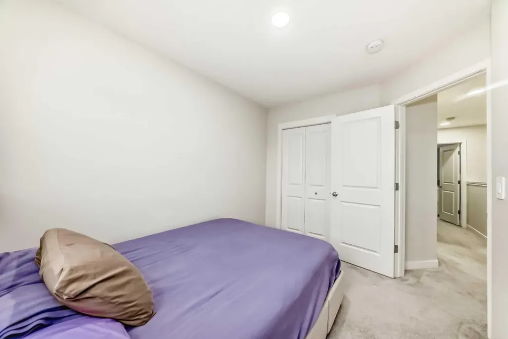 149 Lavender Manor SE Calgary AB T3S 0G7