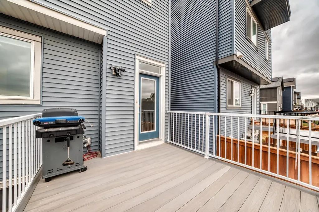 149 Lavender Manor SE Calgary AB T3S 0G7