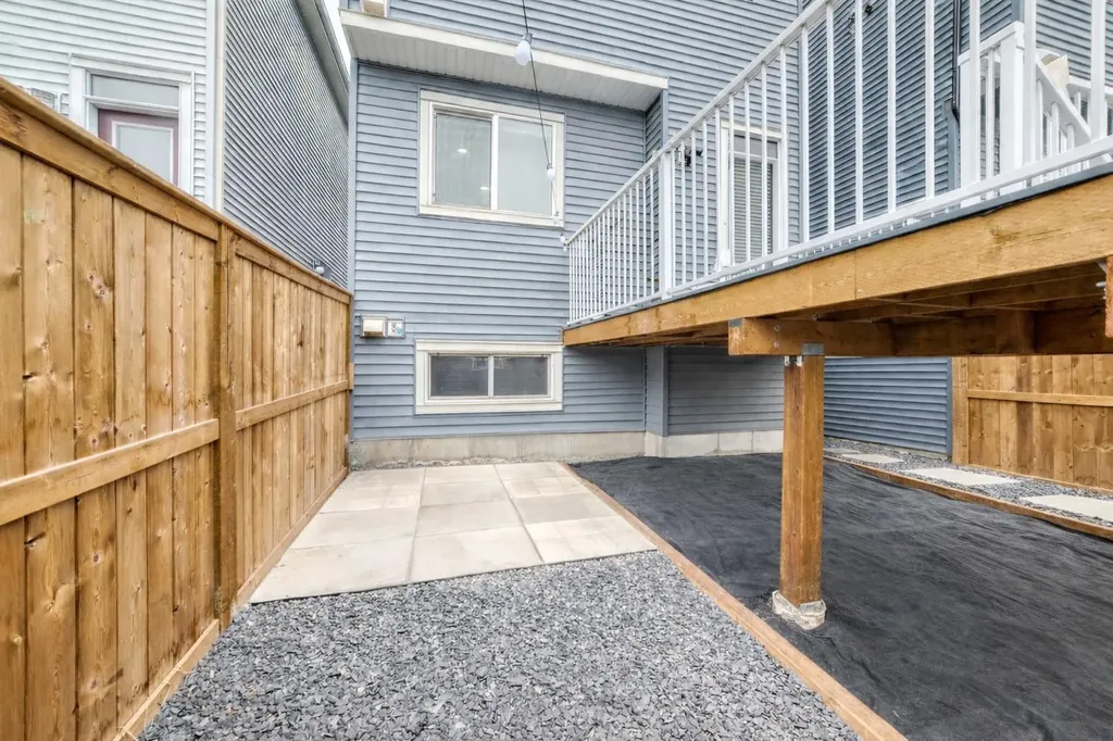 149 Lavender Manor SE Calgary AB T3S 0G7