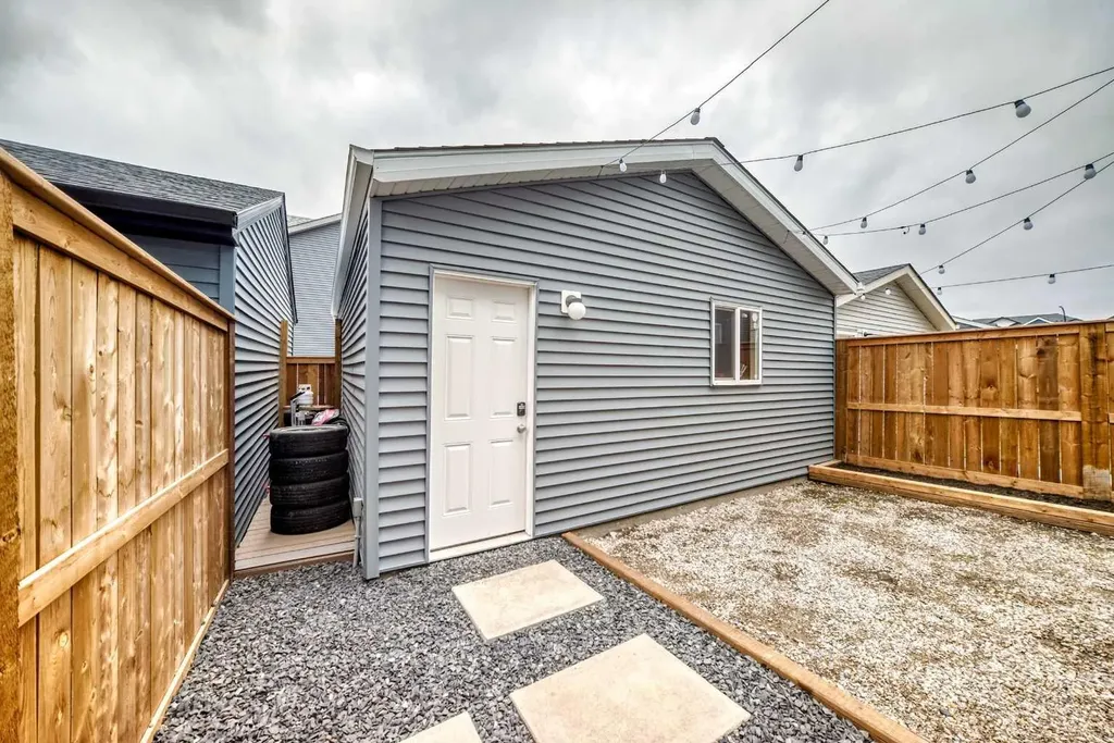 149 Lavender Manor SE Calgary AB T3S 0G7