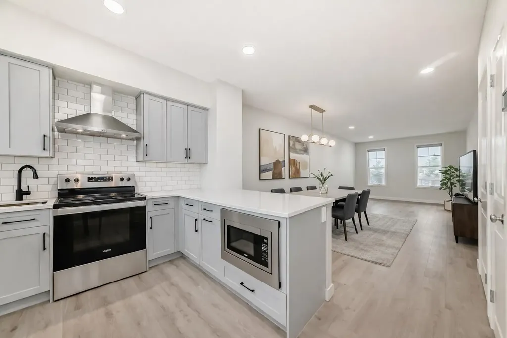 149 Lavender Manor SE Calgary AB T3S 0G7