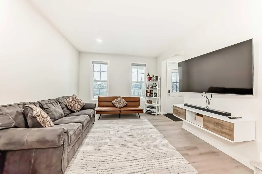 149 Lavender Manor SE Calgary AB T3S 0G7