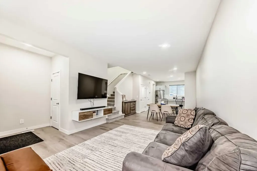149 Lavender Manor SE Calgary AB T3S 0G7