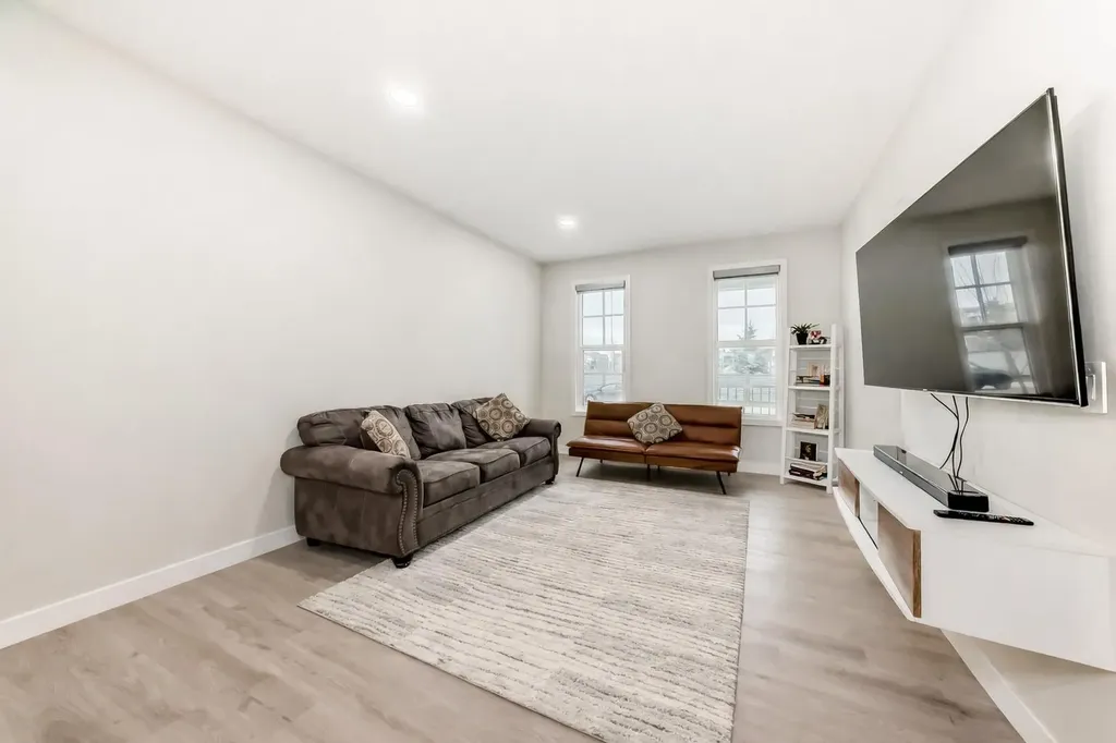 149 Lavender Manor SE Calgary AB T3S 0G7
