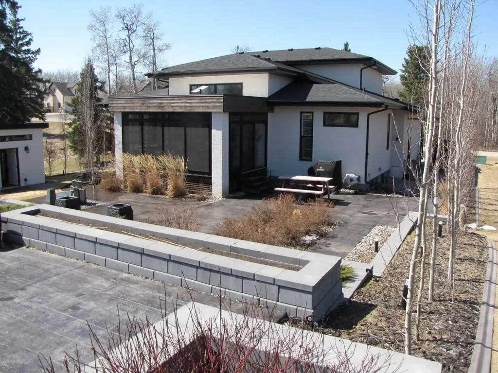 123 Wolf Run Drive Rural Ponoka County AB T4J 1R3