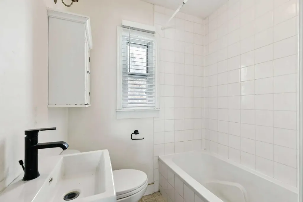 8312 47 Avenue NW Calgary AB T3B 1Z7