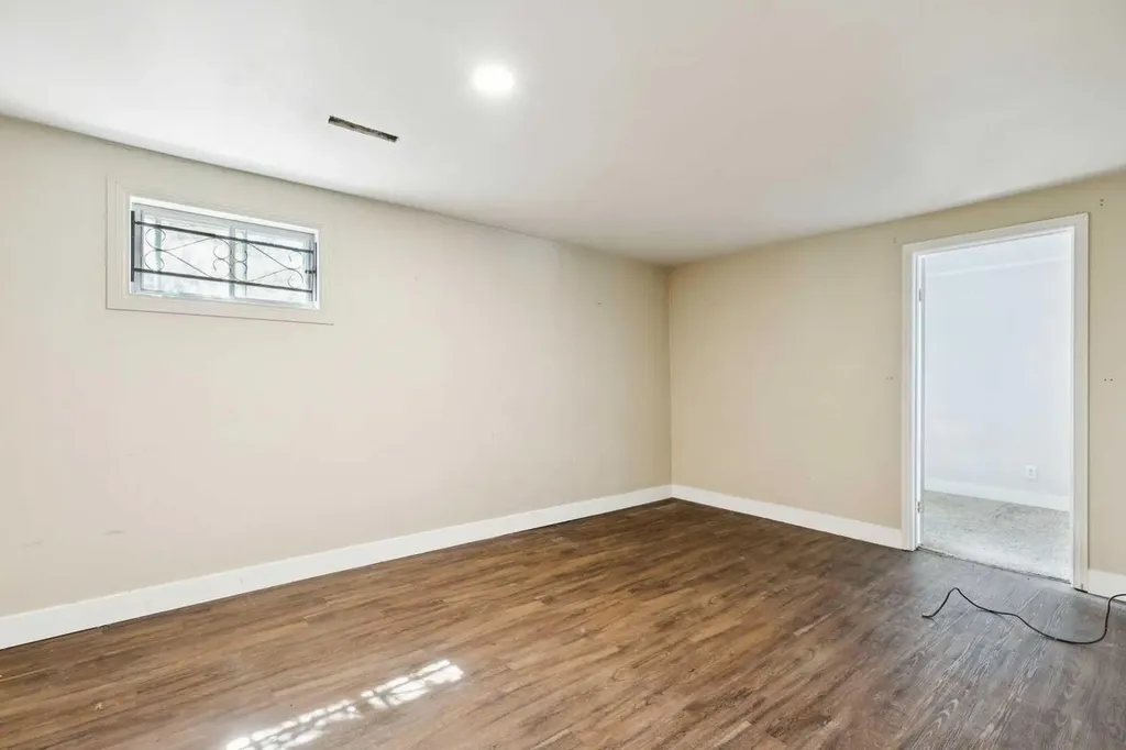 8312 47 Avenue NW Calgary AB T3B 1Z7
