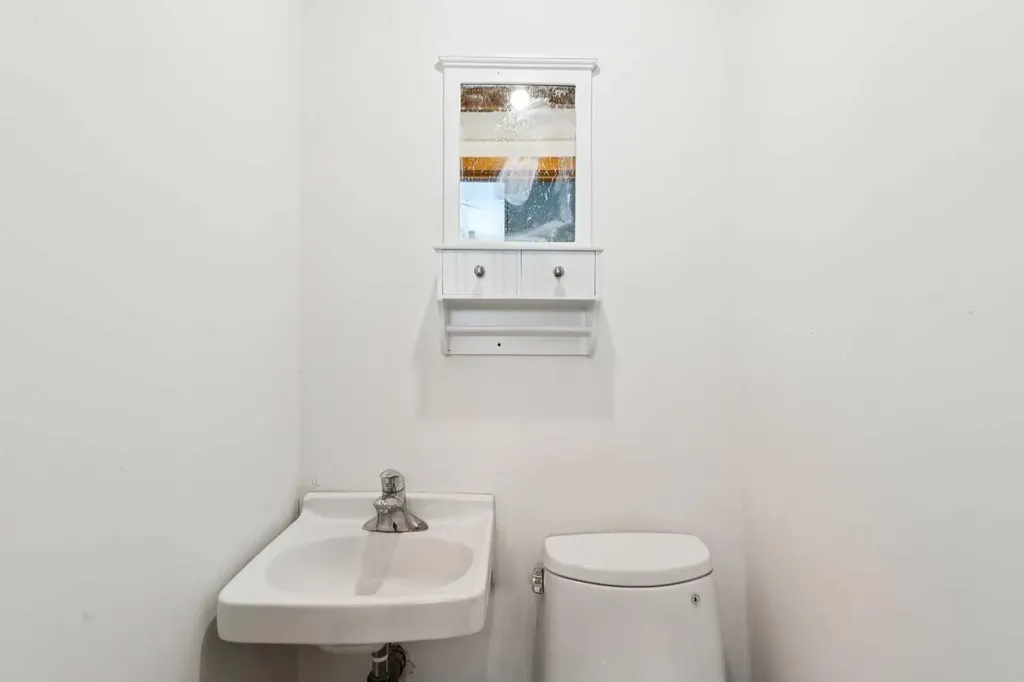 8312 47 Avenue NW Calgary AB T3B 1Z7