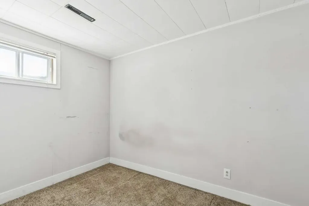 8312 47 Avenue NW Calgary AB T3B 1Z7