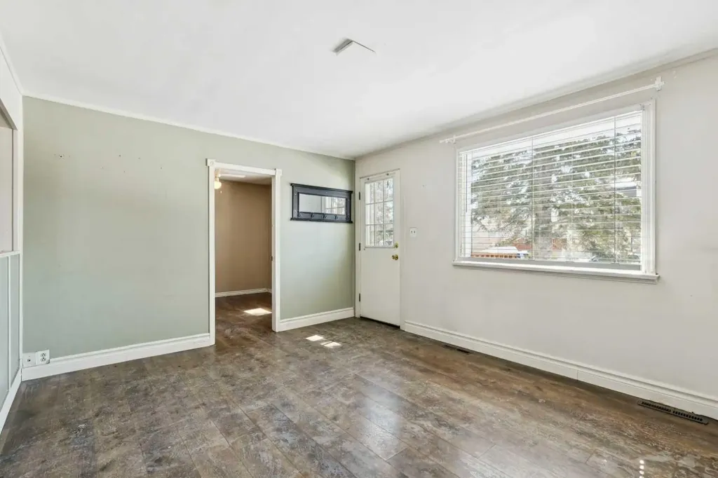 8312 47 Avenue NW Calgary AB T3B 1Z7