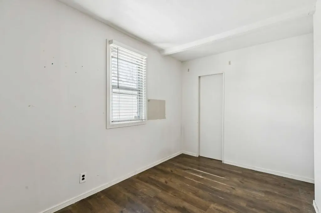 8312 47 Avenue NW Calgary AB T3B 1Z7