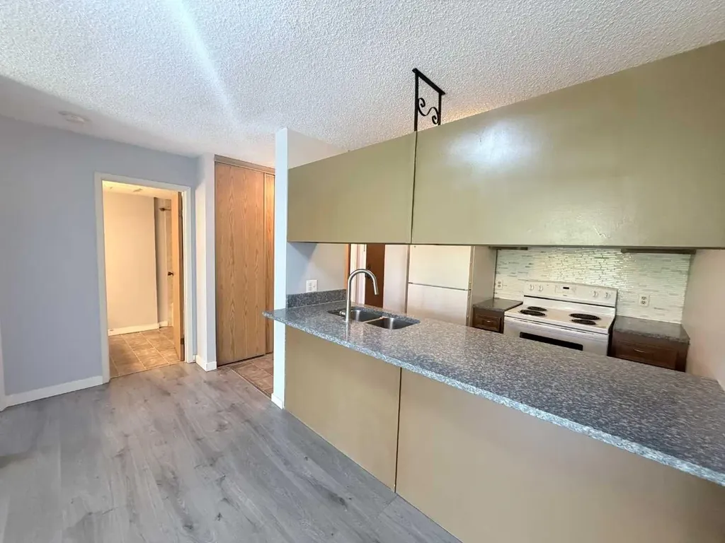 738 3 Avenue SW Calgary AB T2P0G7