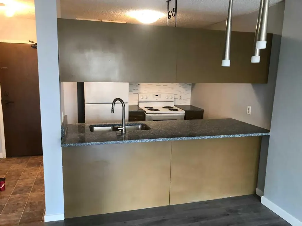 738 3 Avenue SW Calgary AB T2P0G7