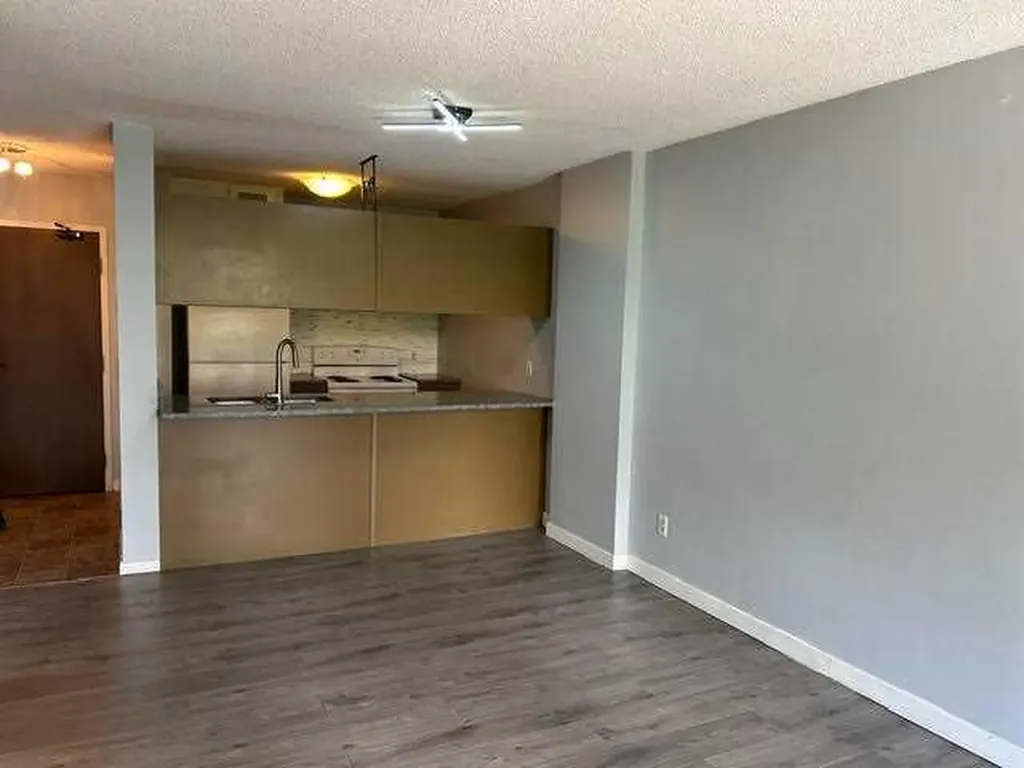 738 3 Avenue SW Calgary AB T2P0G7