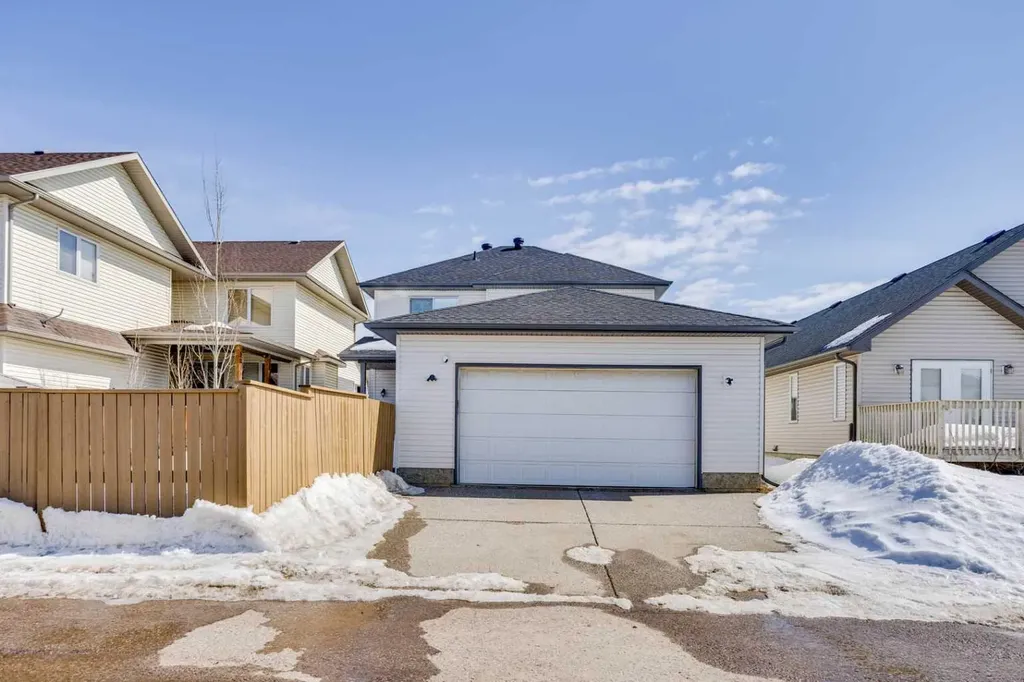 138 Magpie Street Fort Mcmurray AB T9K0L5