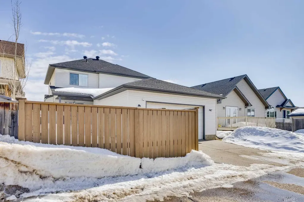 138 Magpie Street Fort Mcmurray AB T9K0L5