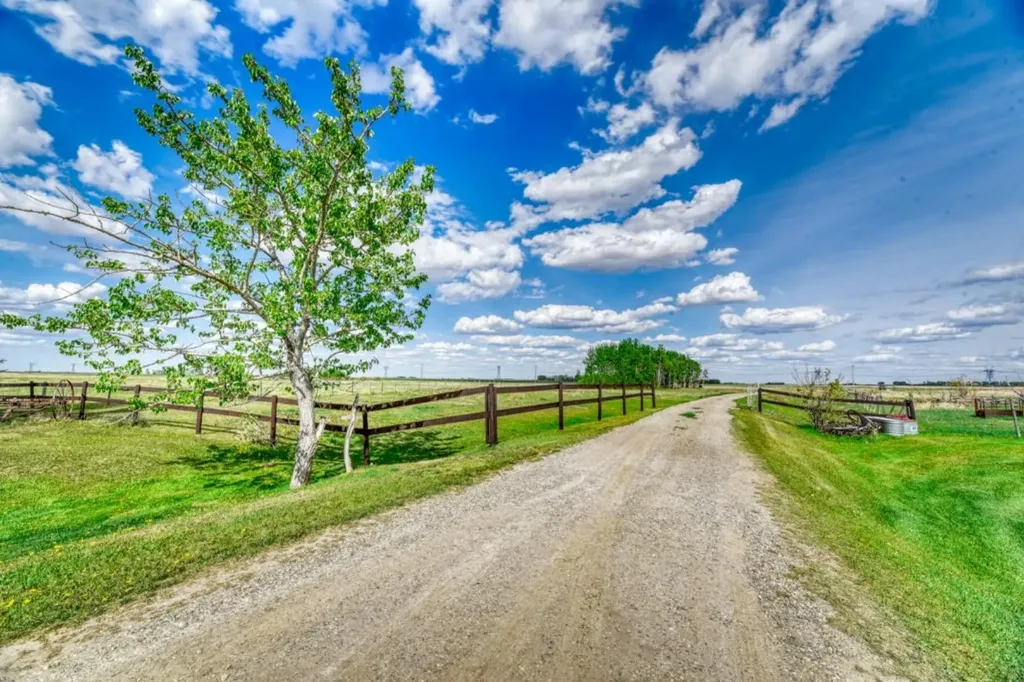 240141 Range Road 274 Rural Rocky View County AB T1X 2H9