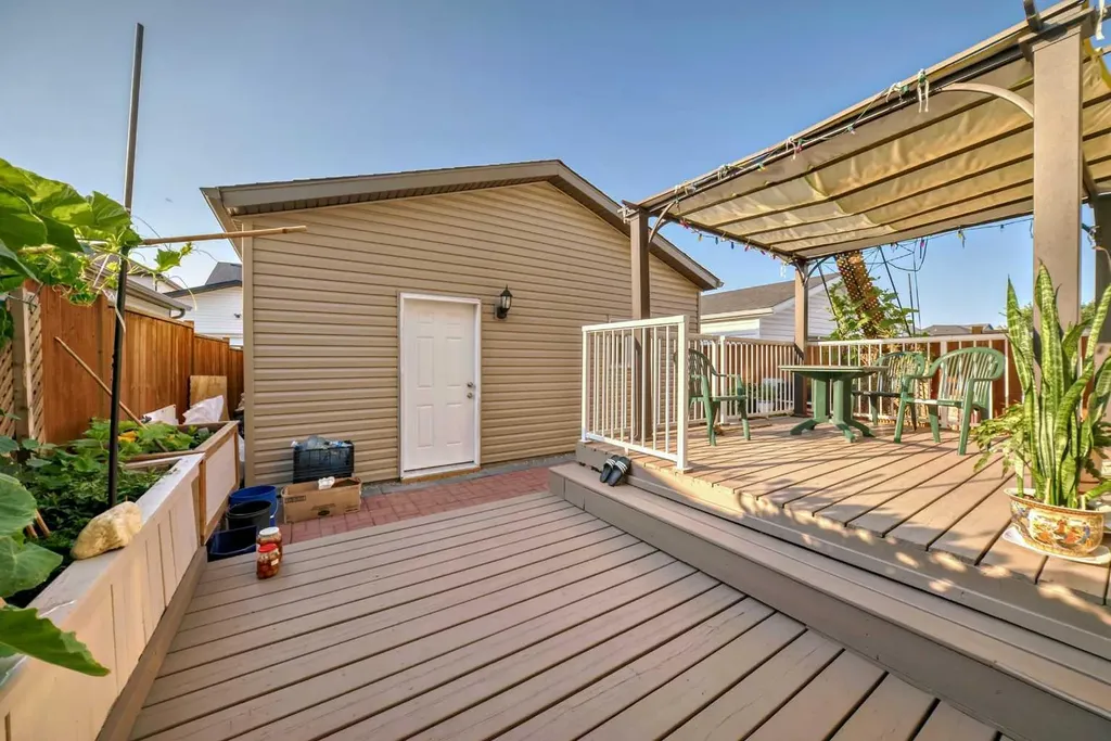 9 Copperpond Avenue SE Calgary AB T2Z 5B5