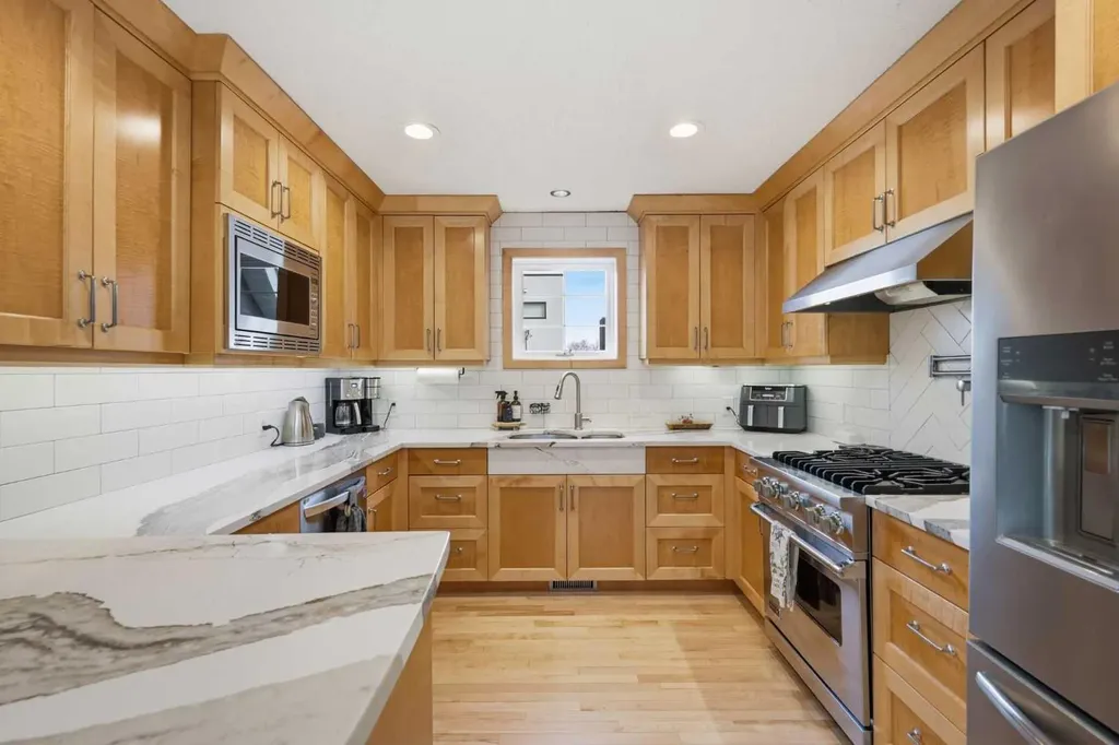 2712 22 Street SW Calgary AB T2T 5G4