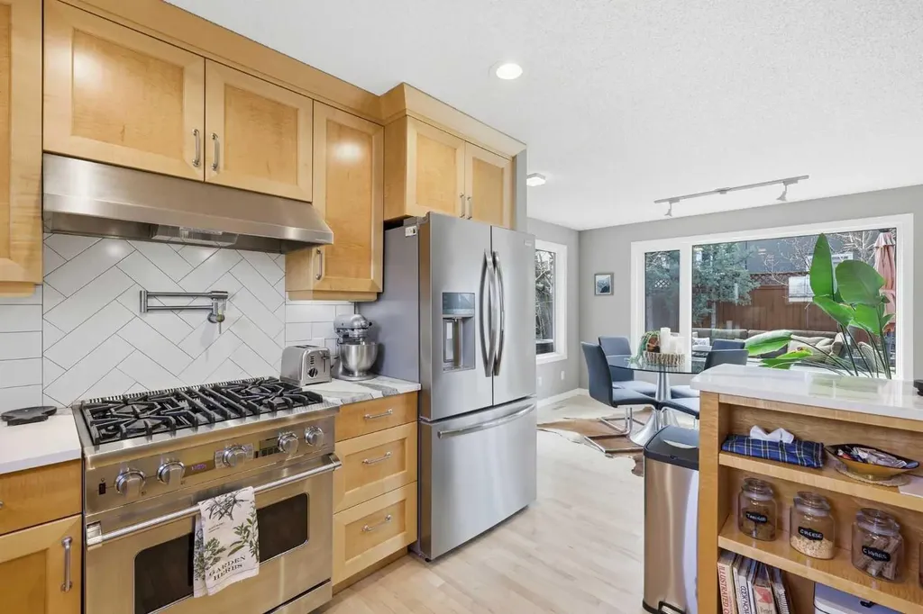 2712 22 Street SW Calgary AB T2T 5G4