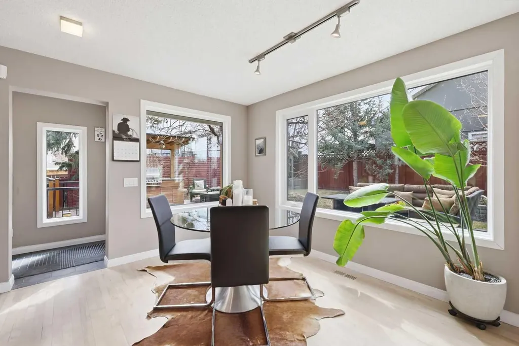 2712 22 Street SW Calgary AB T2T 5G4