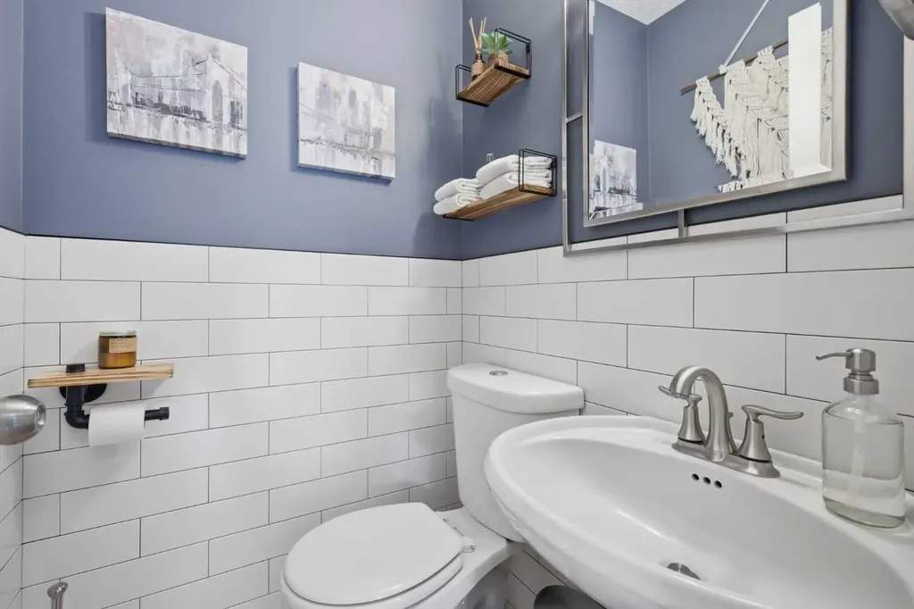 2712 22 Street SW Calgary AB T2T 5G4