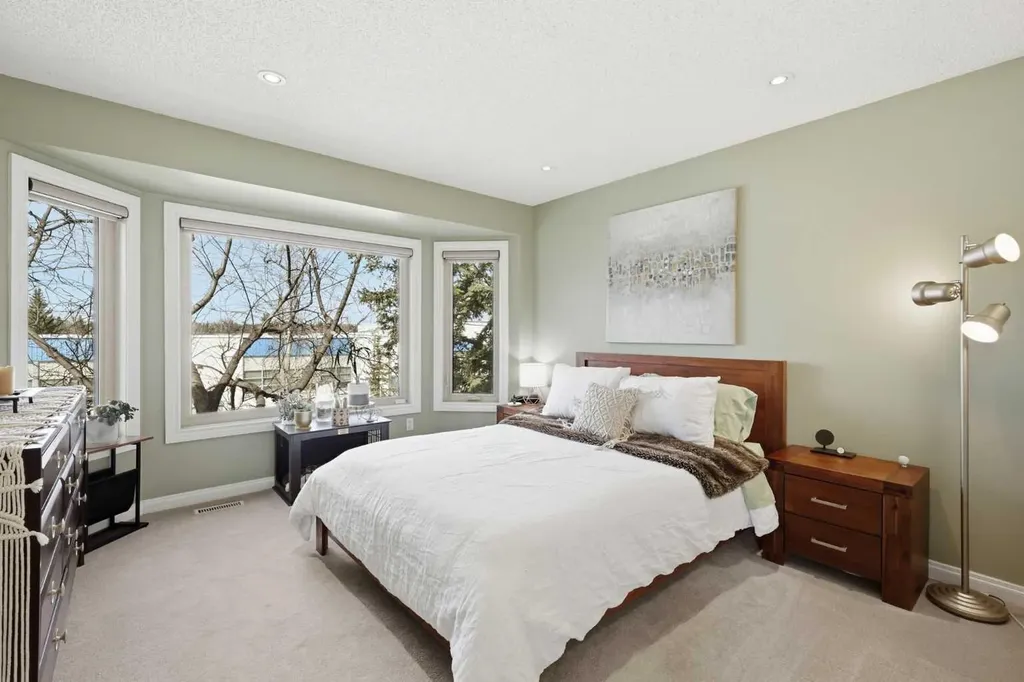 2712 22 Street SW Calgary AB T2T 5G4