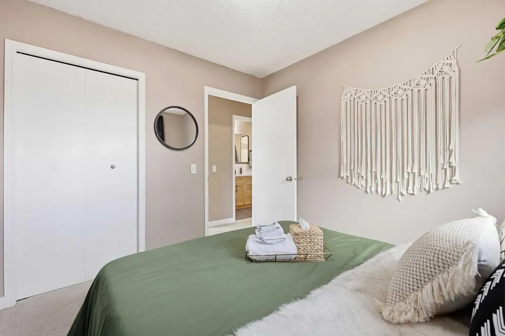 2712 22 Street SW Calgary AB T2T 5G4