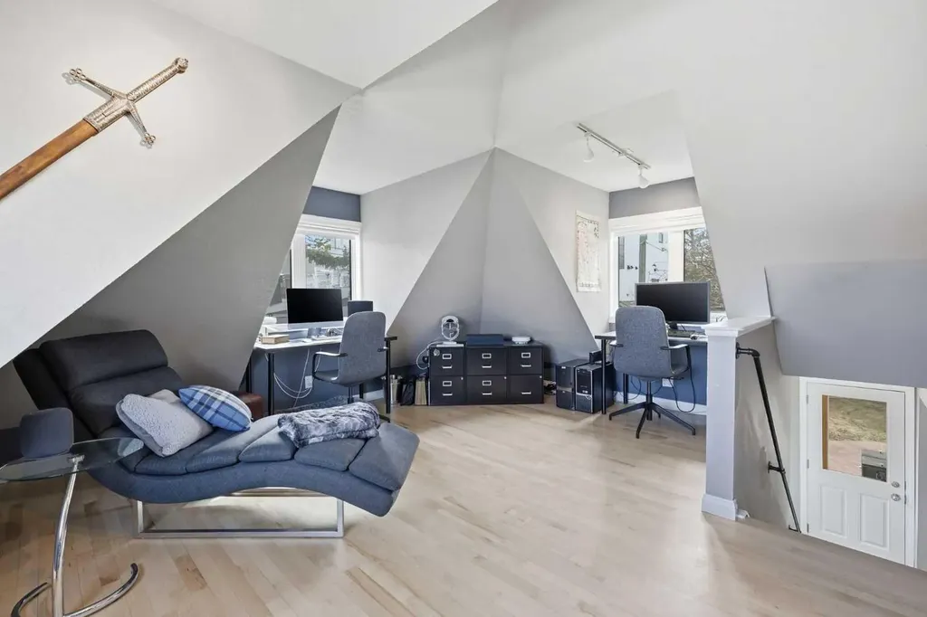 2712 22 Street SW Calgary AB T2T 5G4